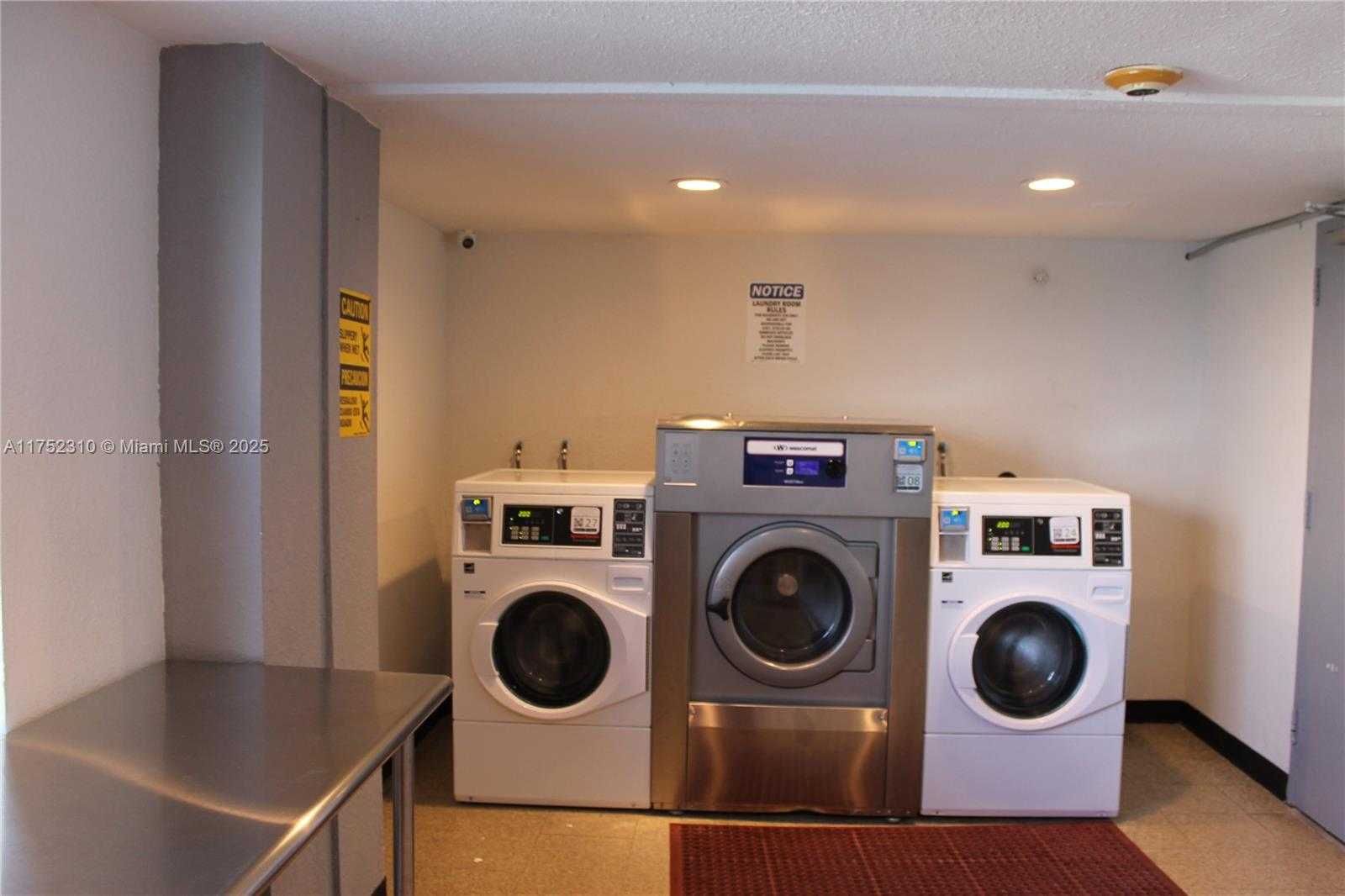 Small Image of 400 KINGS POINT DR #1527, Sunny Isles Beach Number 19