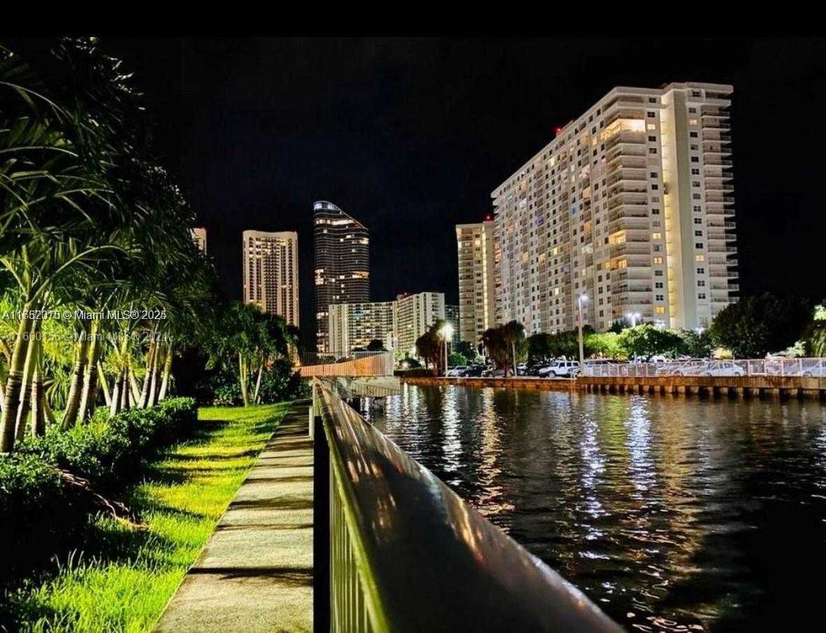 Small Image of 400 KINGS POINT DR #1527, Sunny Isles Beach Number 5
