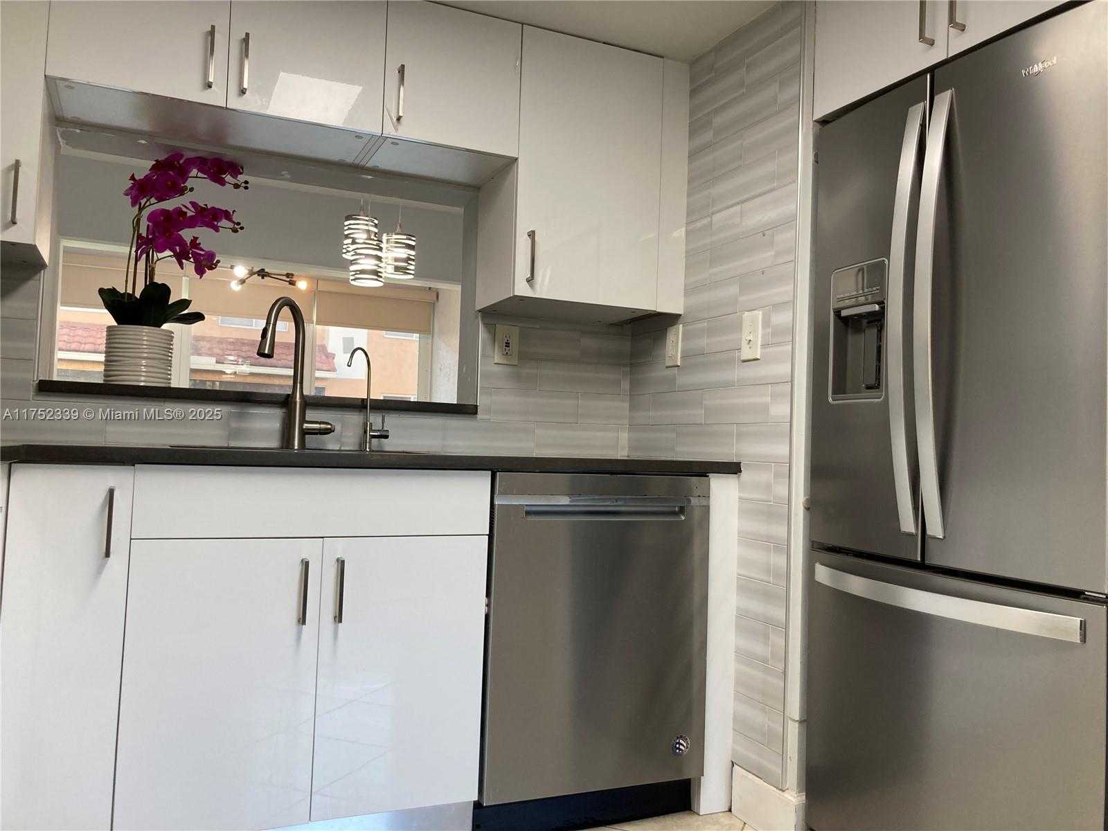 Small Image of 807 NORTH WEST 91ST TER #807, Plantation Number 10