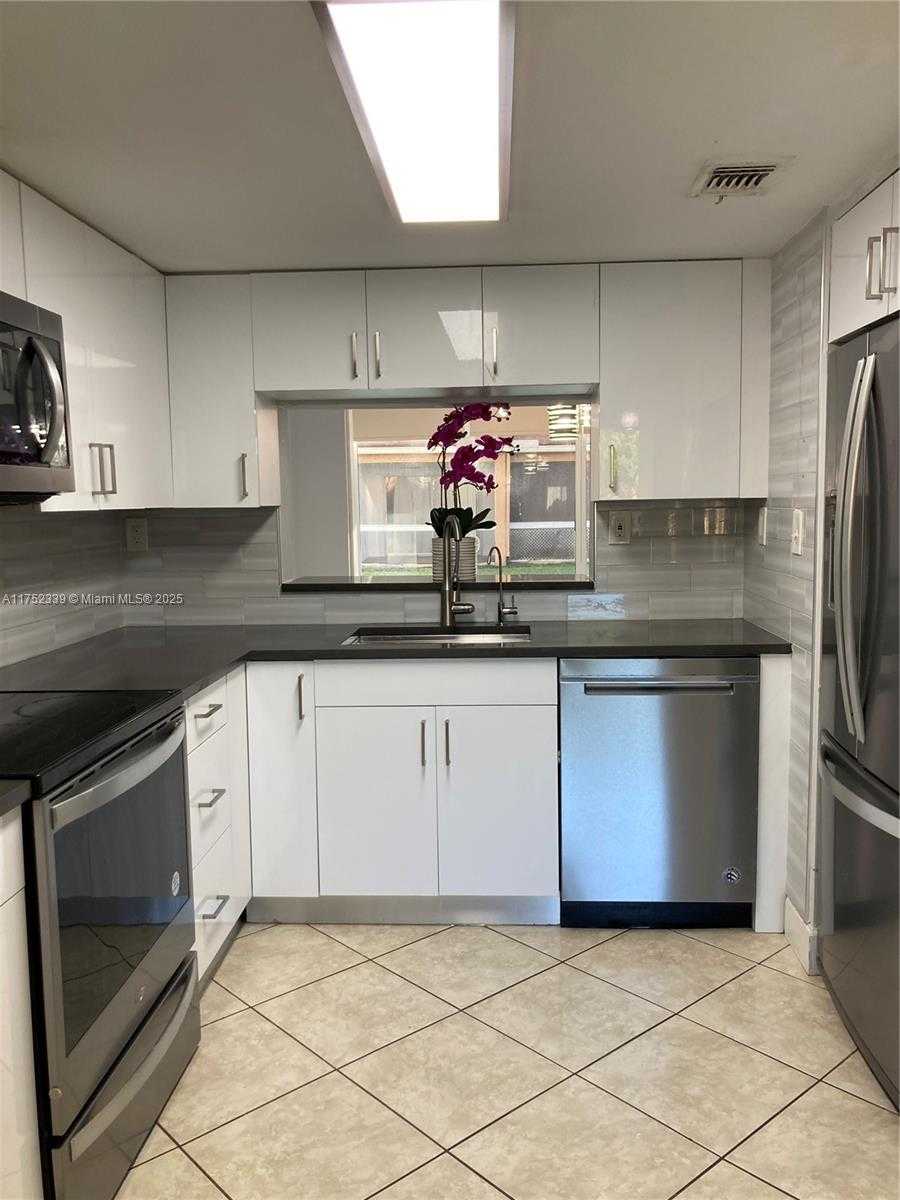 Small Image of 807 NORTH WEST 91ST TER #807, Plantation Number 11