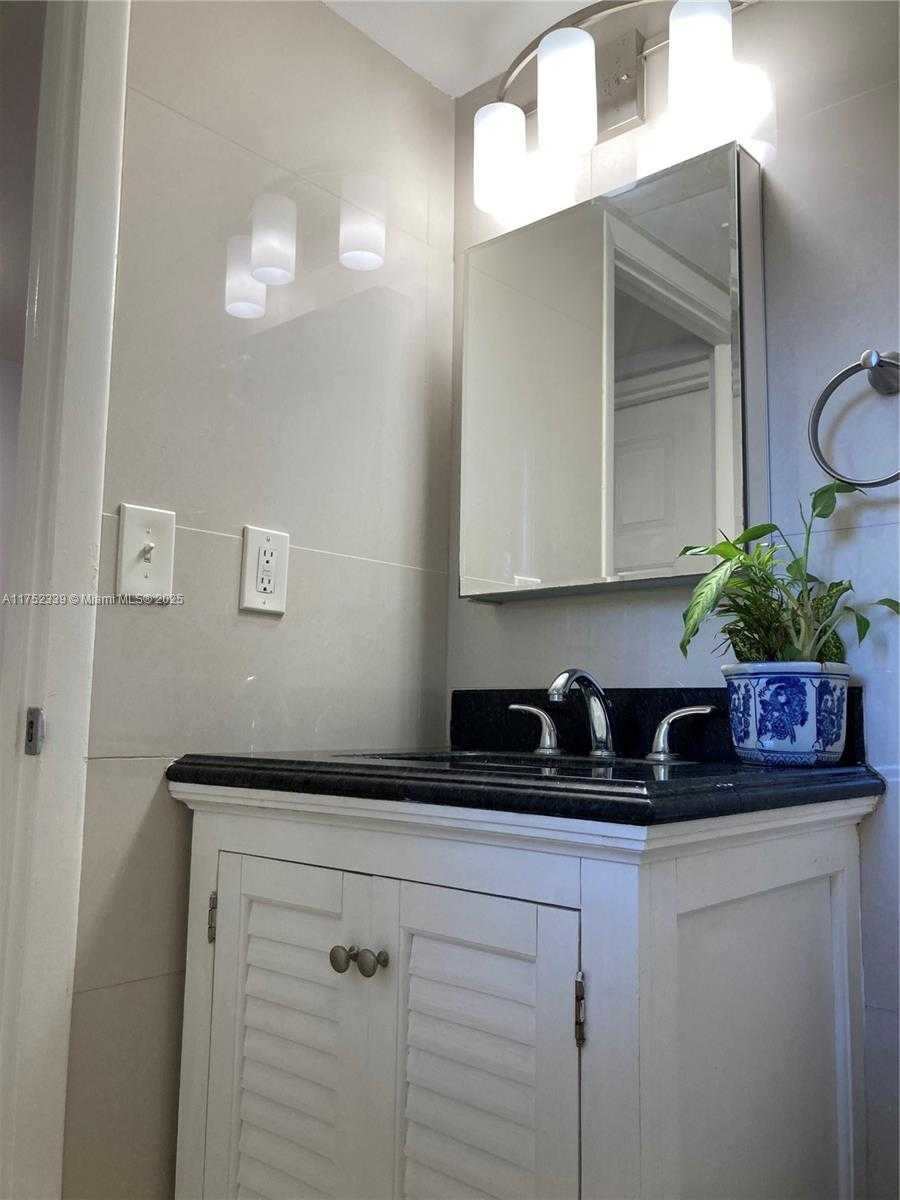 Small Image of 807 NORTH WEST 91ST TER #807, Plantation Number 24