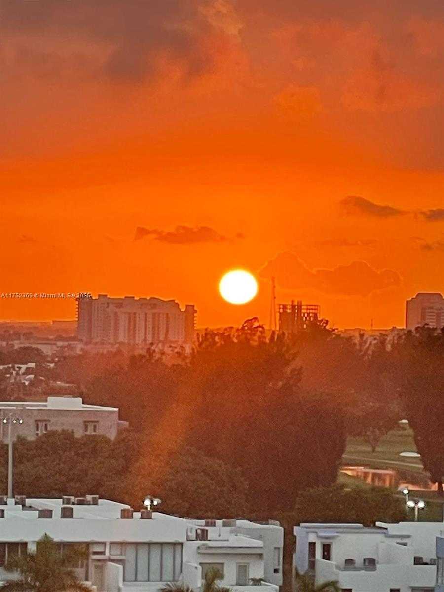 Small Image of 7441 WAYNE AVE #10E, Miami Beach Number 2