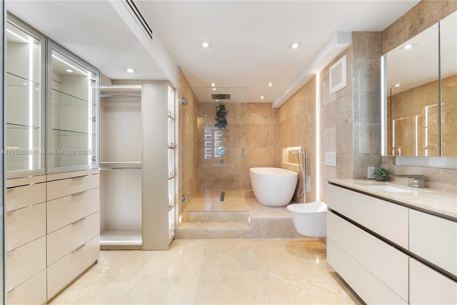 Small Image of 2301 COLLINS AVE #1011-1012, Miami Beach Number 17