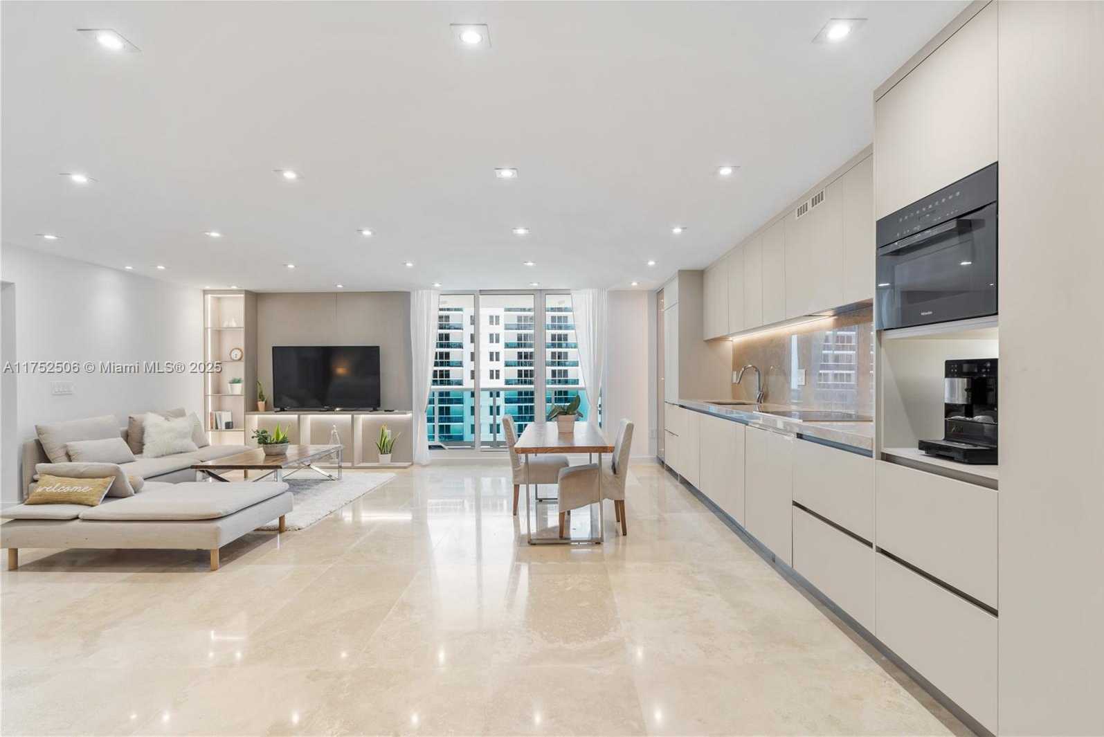 Small Image of 2301 COLLINS AVE #1011-1012, Miami Beach Number 3