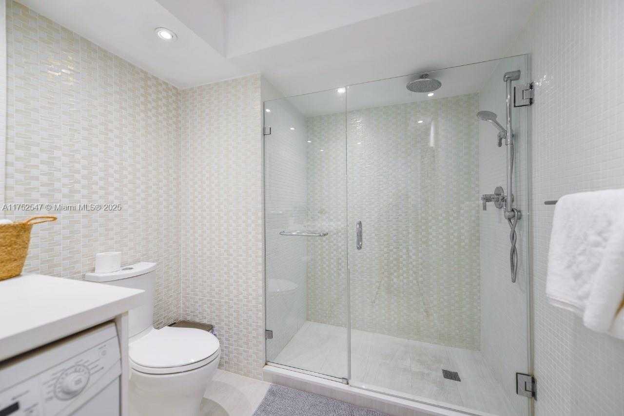 Small Image of 1200 BRICKELL BAY DR #2107, Miami Number 10