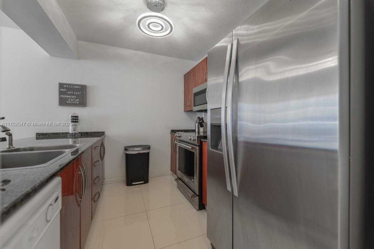 Small Image of 1200 BRICKELL BAY DR #2107, Miami Number 13