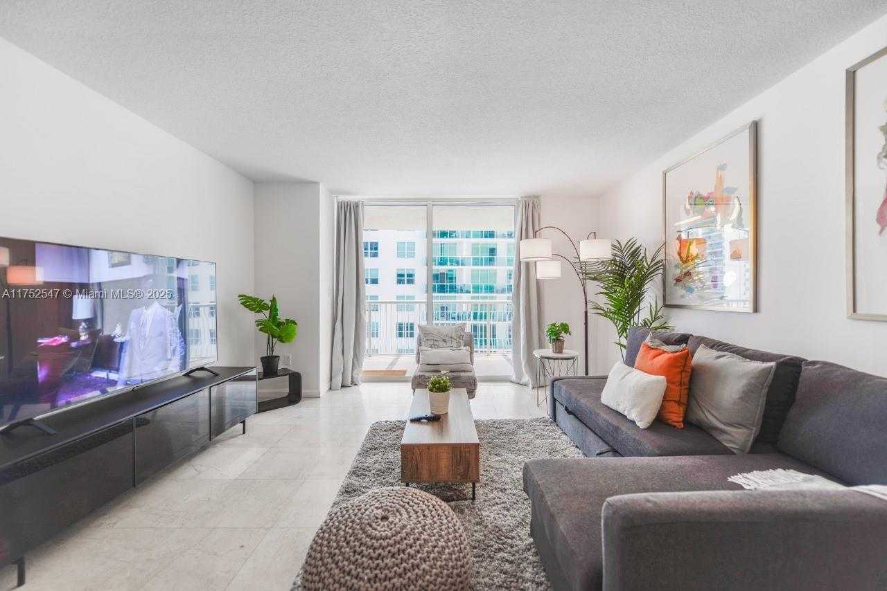 Small Image of 1200 BRICKELL BAY DR #2107, Miami Number 14