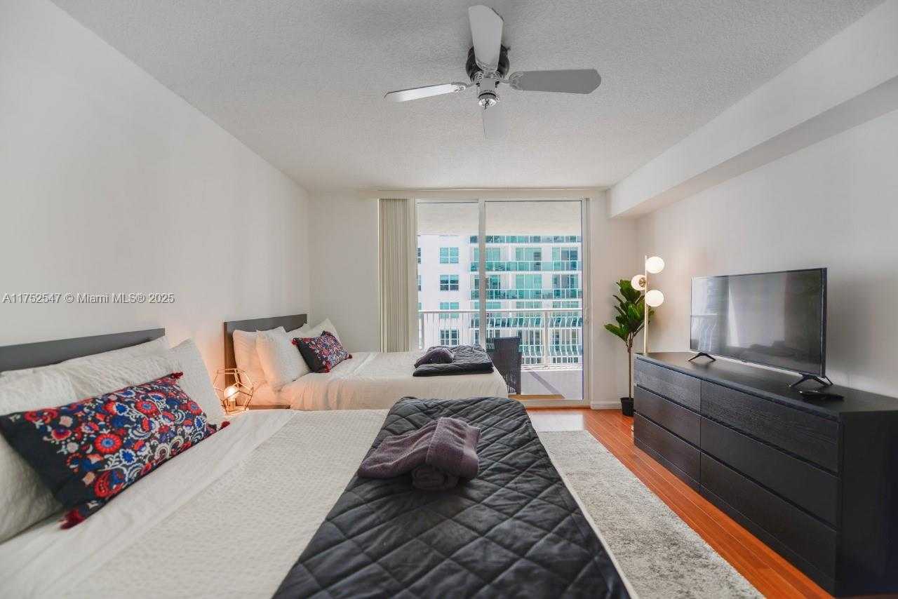Small Image of 1200 BRICKELL BAY DR #2107, Miami Number 17