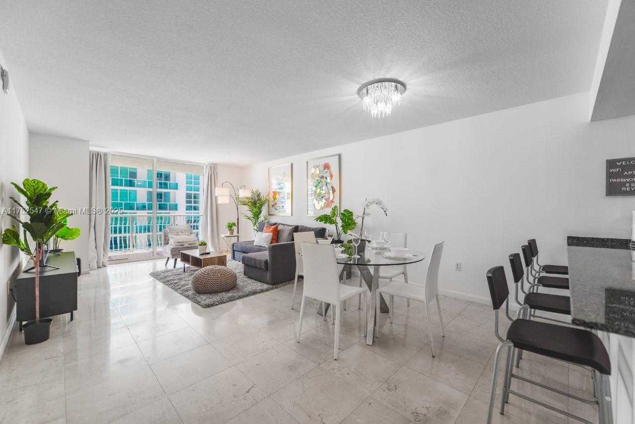 Small Image of 1200 BRICKELL BAY DR #2107, Miami Number 19