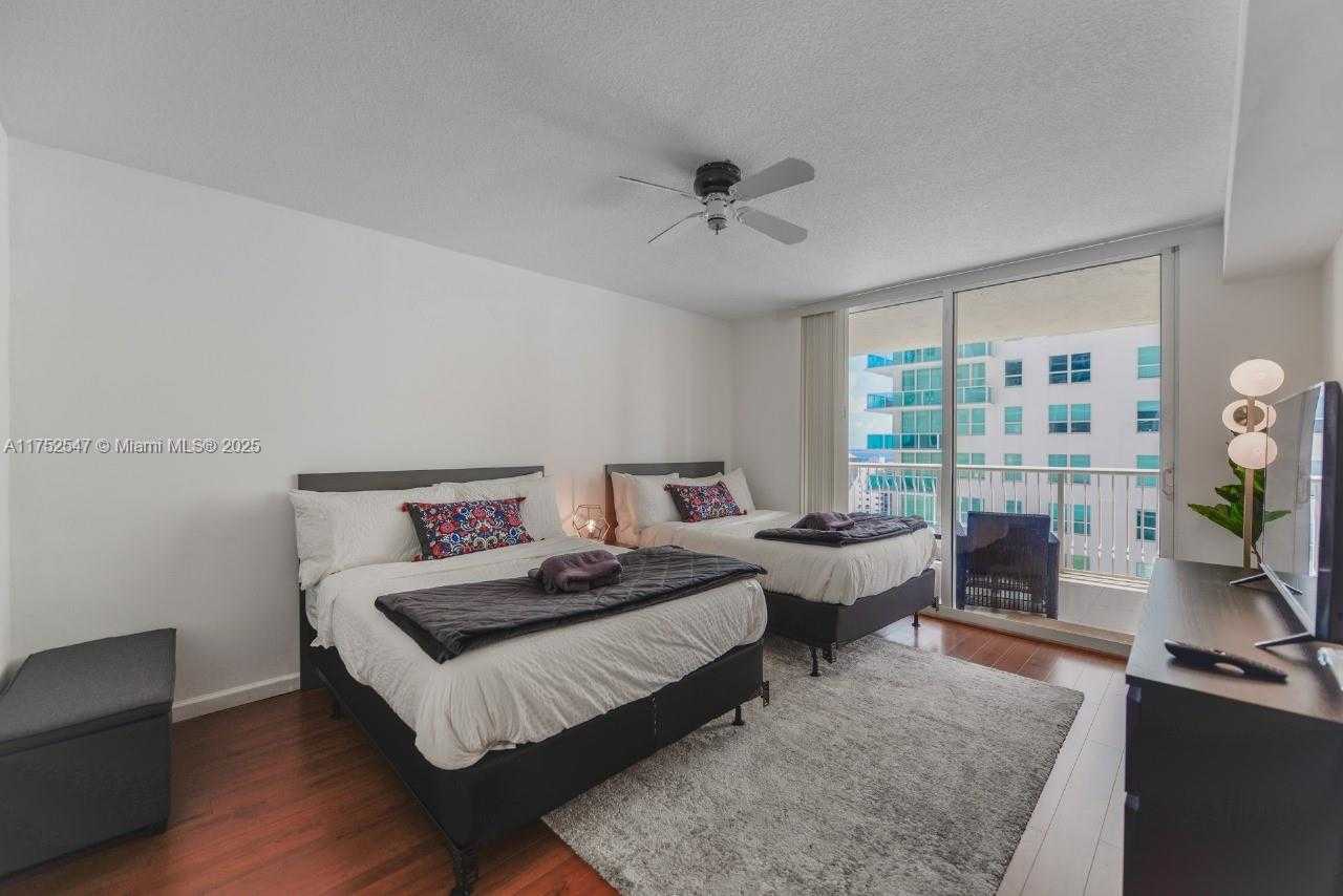Small Image of 1200 BRICKELL BAY DR #2107, Miami Number 20