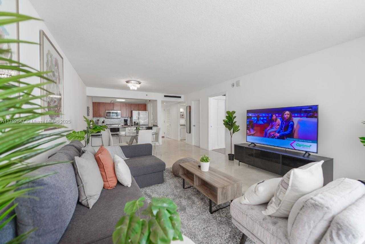 Small Image of 1200 BRICKELL BAY DR #2107, Miami Number 3