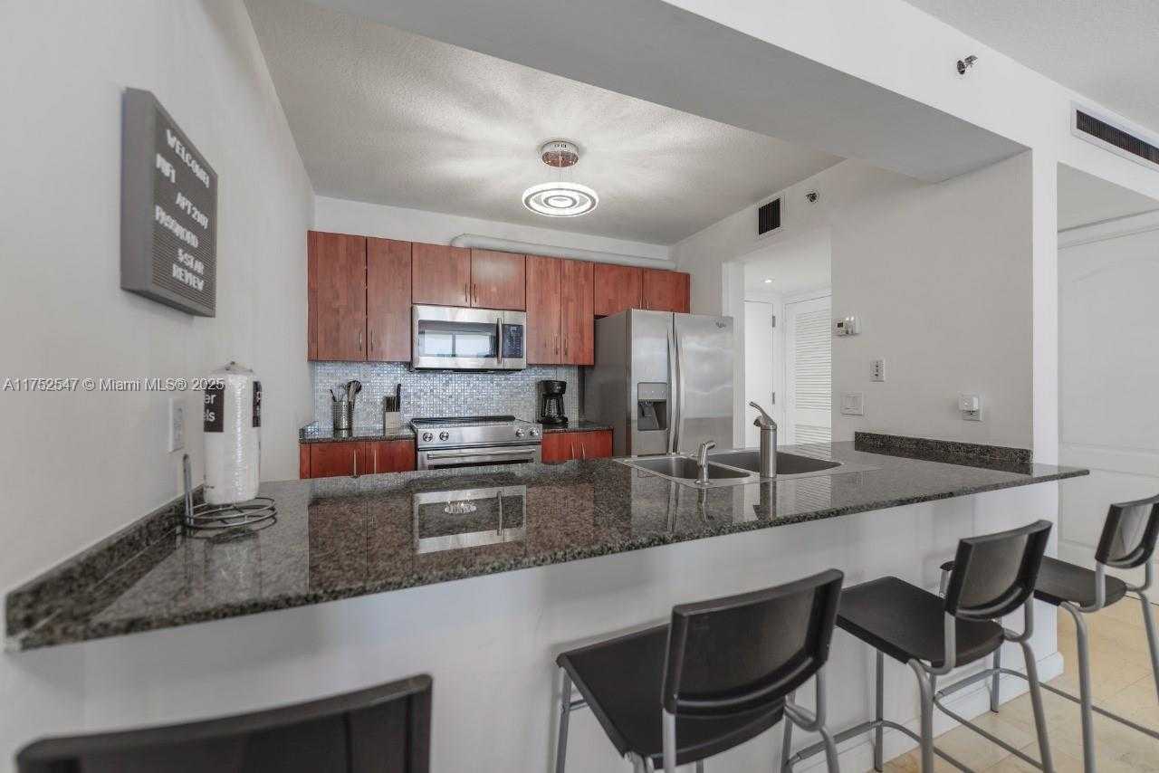 Small Image of 1200 BRICKELL BAY DR #2107, Miami Number 4