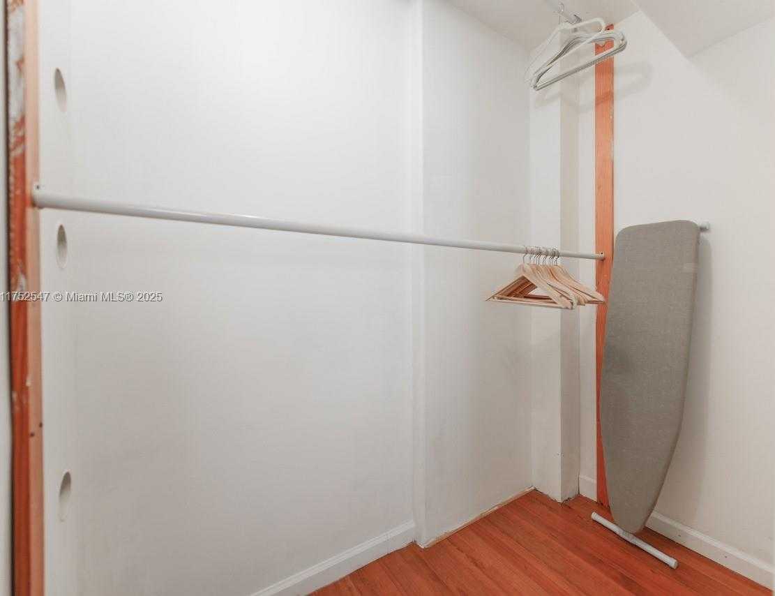 Small Image of 1200 BRICKELL BAY DR #2107, Miami Number 6