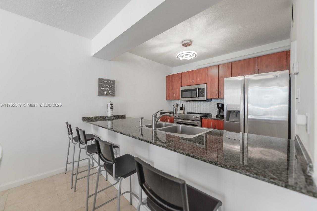 Small Image of 1200 BRICKELL BAY DR #2107, Miami Number 7