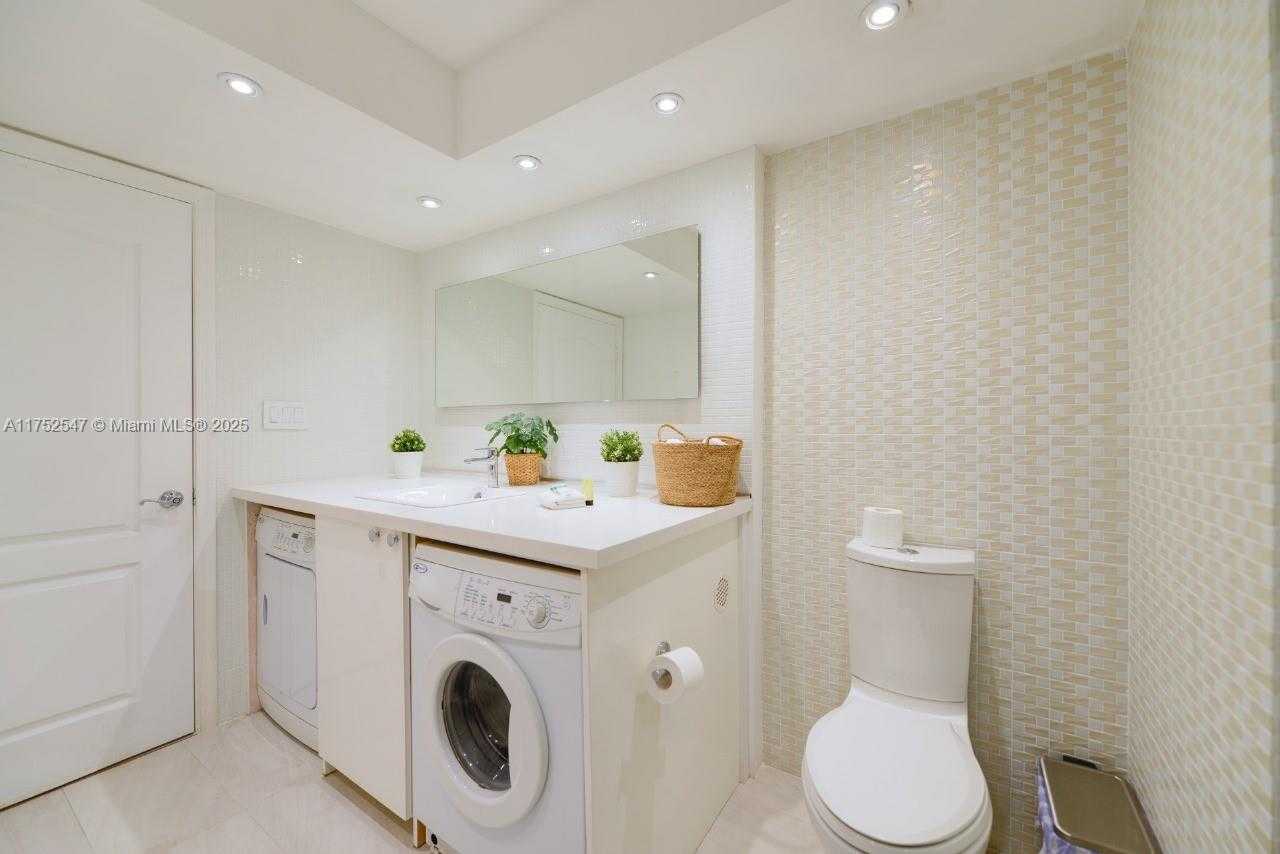 Small Image of 1200 BRICKELL BAY DR #2107, Miami Number 8