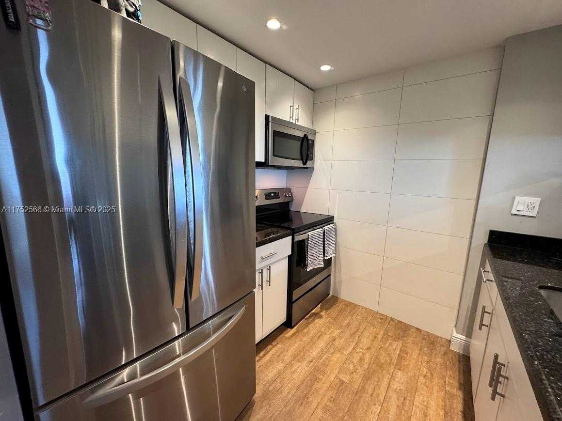 Small Image of 800 NORTH MIAMI AVE #E-1008, Miami Number 10