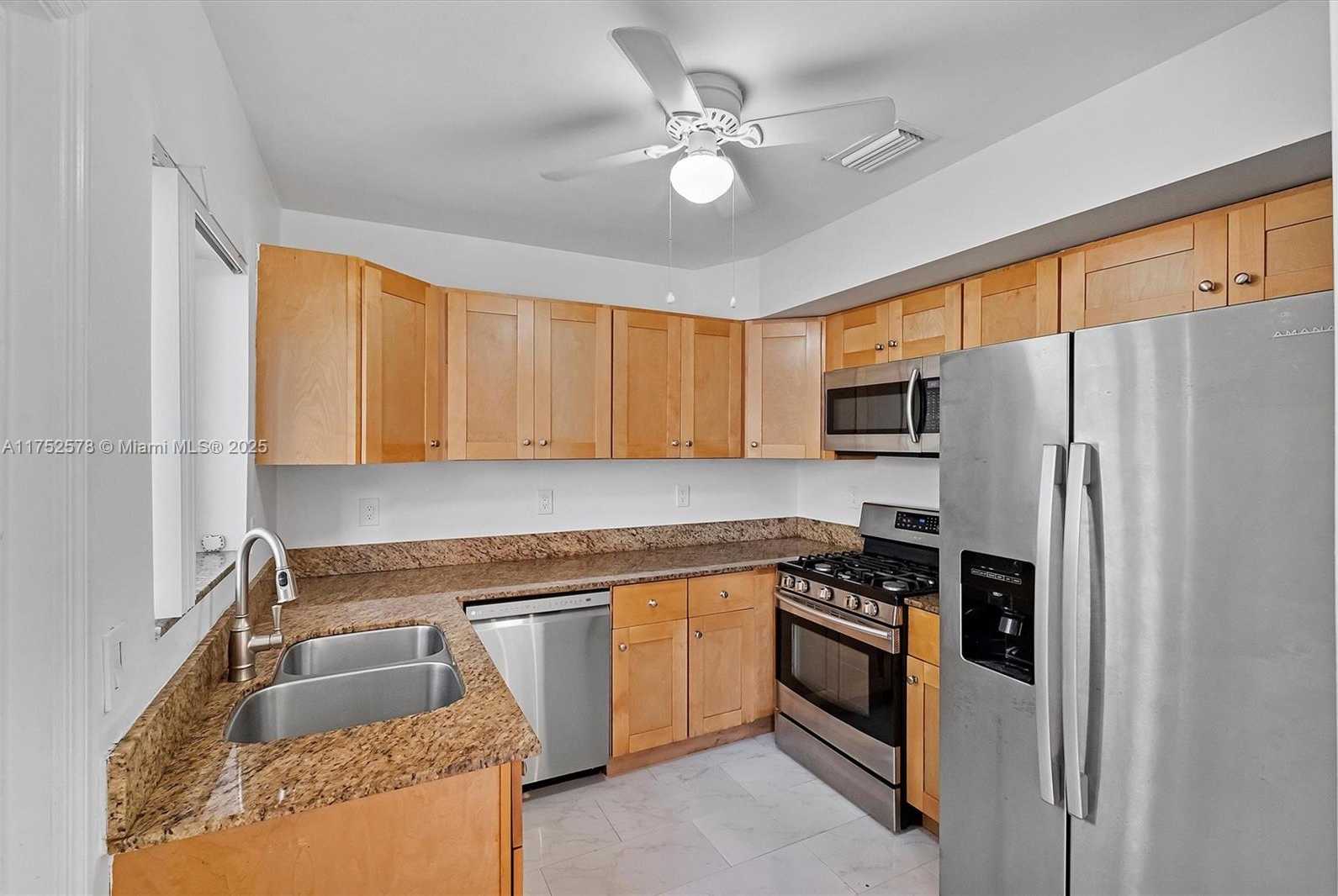 Small Image of 7342 GARY AVE, Miami Beach Number 10