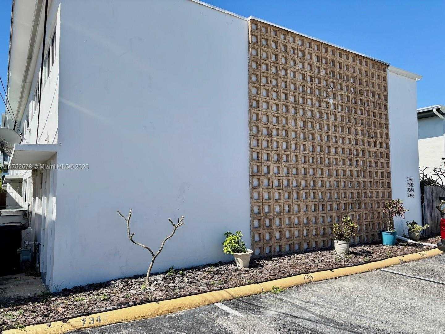 Small Image of 7342 GARY AVE, Miami Beach Number 13
