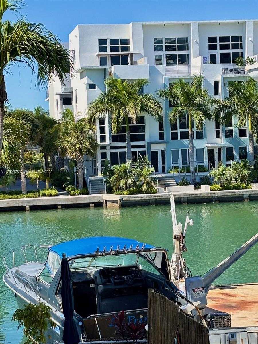 Small Image of 7342 GARY AVE, Miami Beach Number 37
