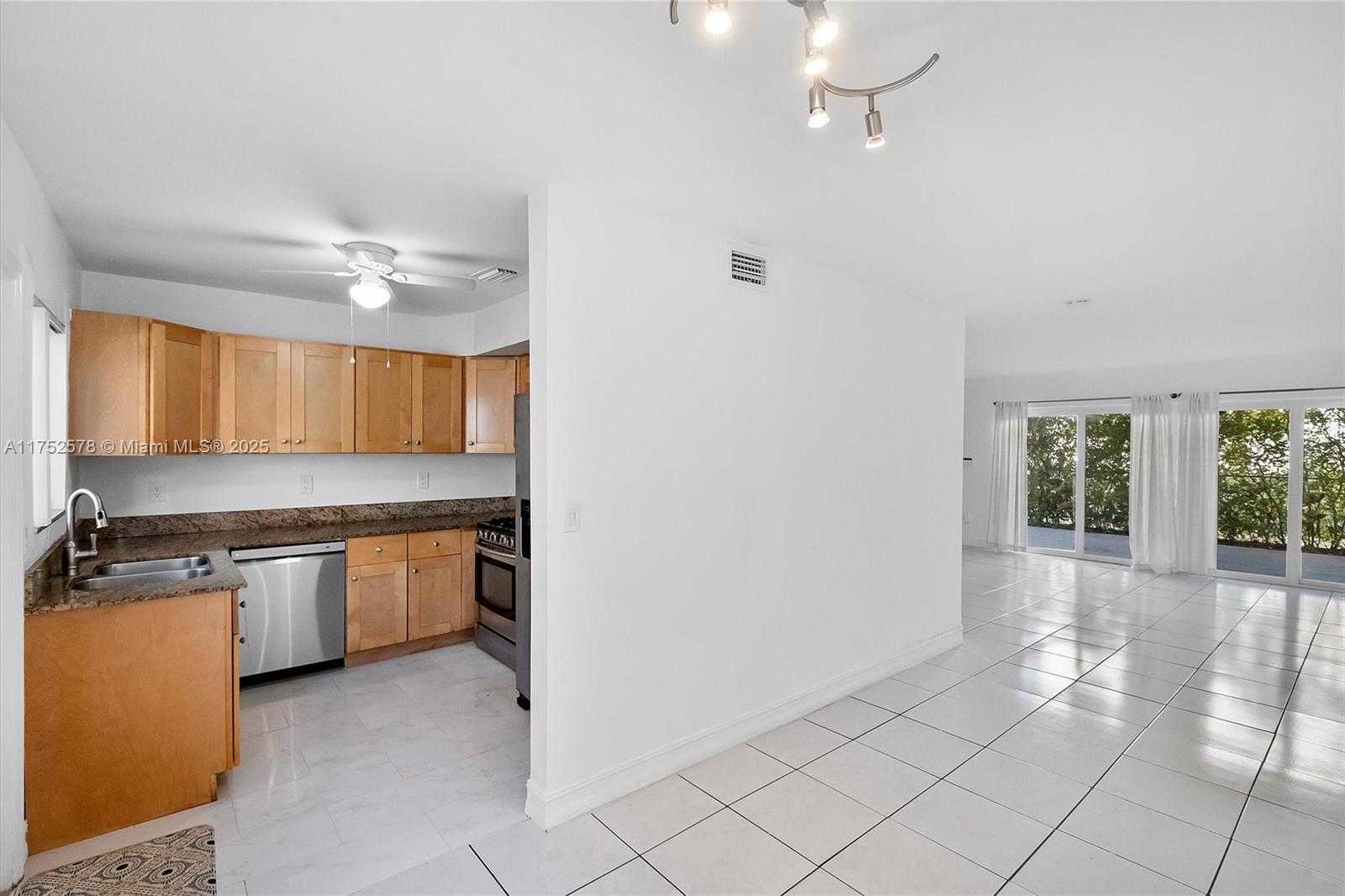 Small Image of 7342 GARY AVE, Miami Beach Number 9