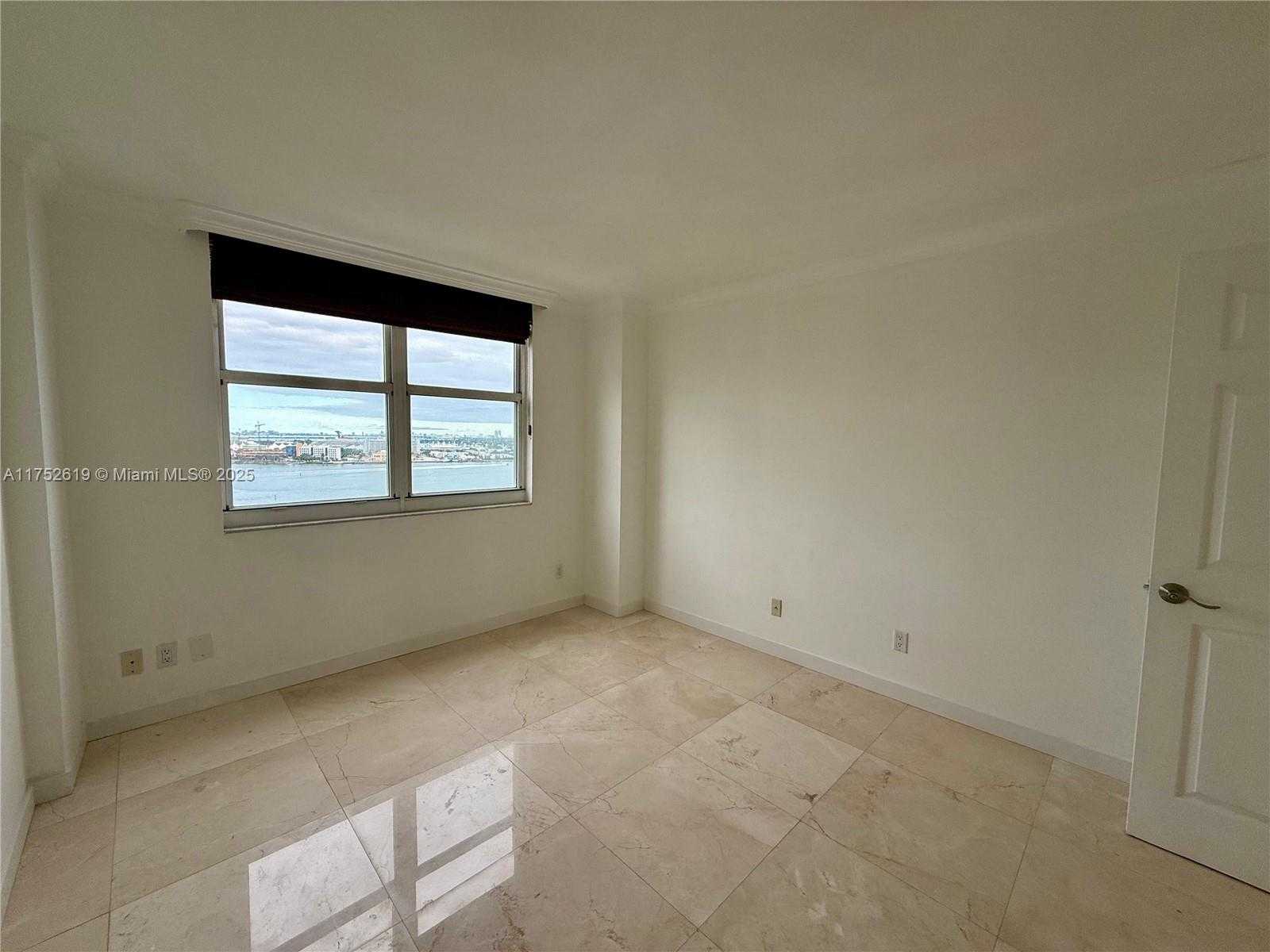 Small Image of 770 CLAUGHTON ISLAND DR #PH-15, Miami Number 11