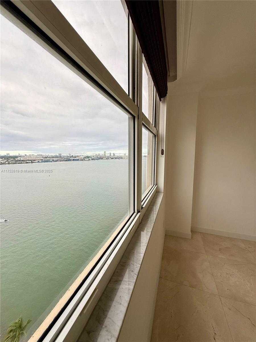 Small Image of 770 CLAUGHTON ISLAND DR #PH-15, Miami Number 13