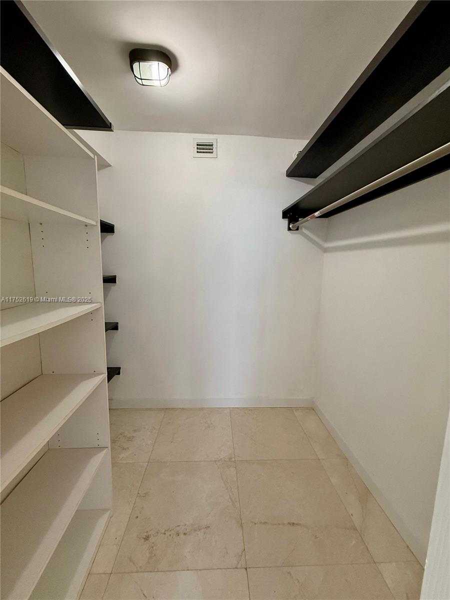 Small Image of 770 CLAUGHTON ISLAND DR #PH-15, Miami Number 14