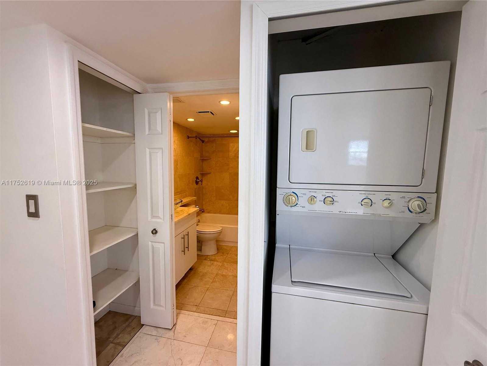 Small Image of 770 CLAUGHTON ISLAND DR #PH-15, Miami Number 16