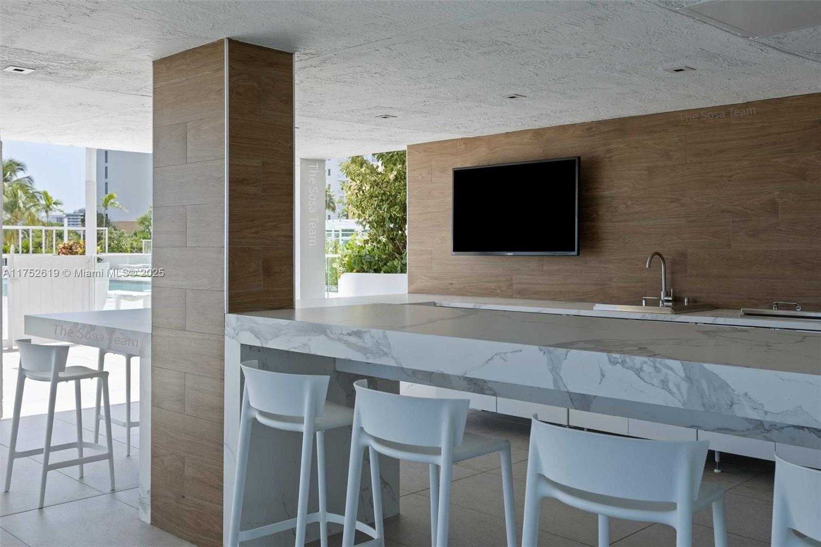 Small Image of 770 CLAUGHTON ISLAND DR #PH-15, Miami Number 24