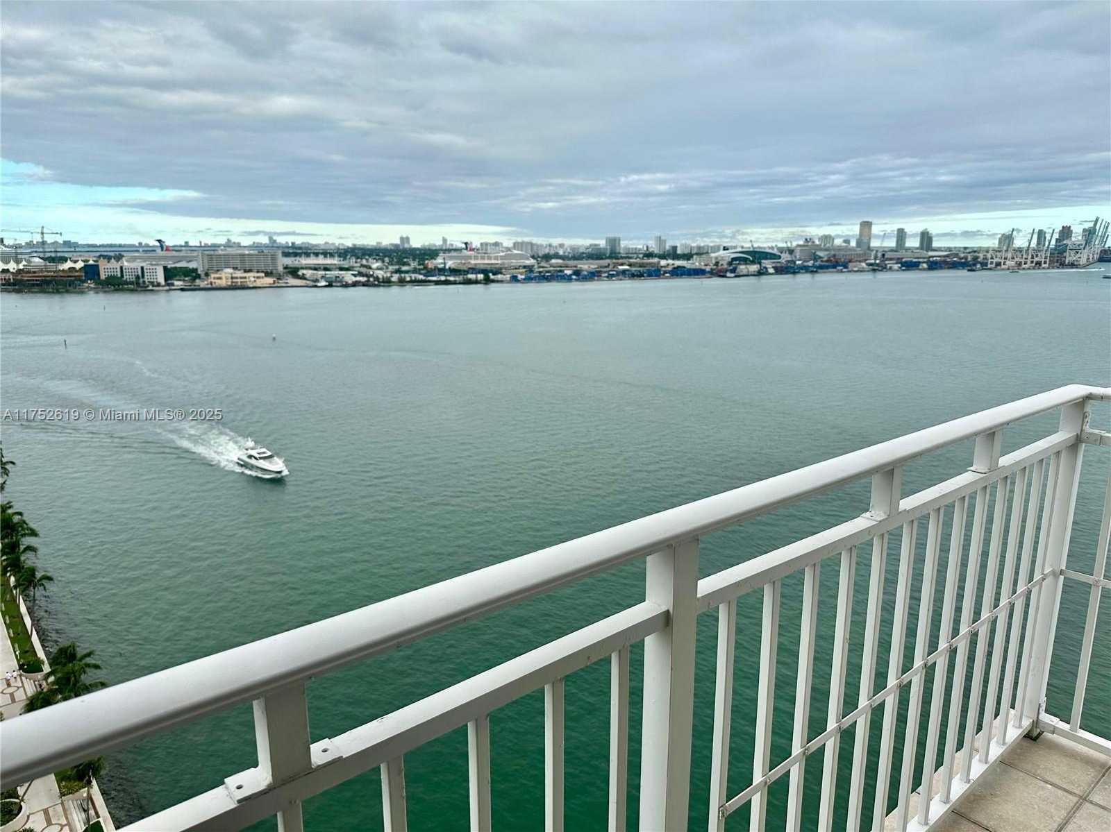 Small Image of 770 CLAUGHTON ISLAND DR #PH-15, Miami Number 3