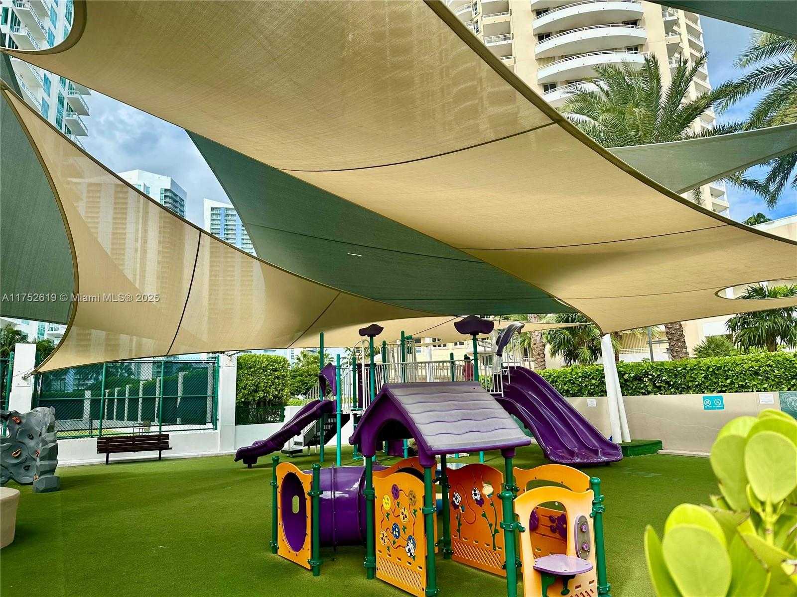Small Image of 770 CLAUGHTON ISLAND DR #PH-15, Miami Number 36