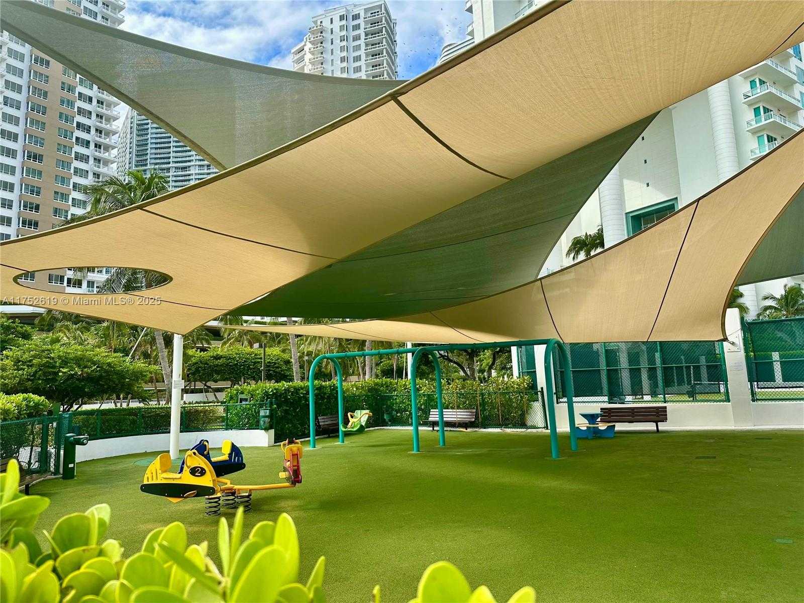 Small Image of 770 CLAUGHTON ISLAND DR #PH-15, Miami Number 37