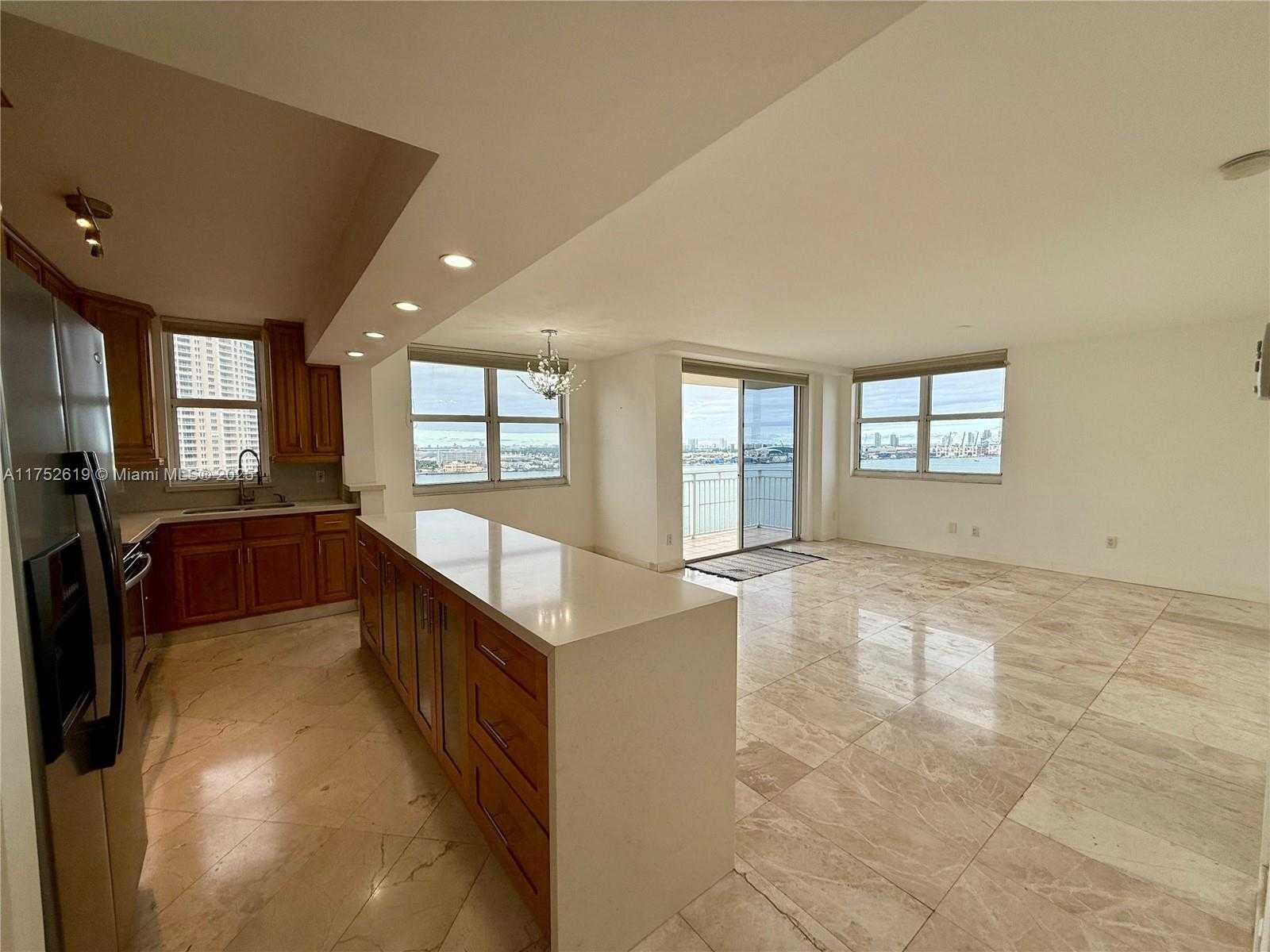 Small Image of 770 CLAUGHTON ISLAND DR #PH-15, Miami Number 4