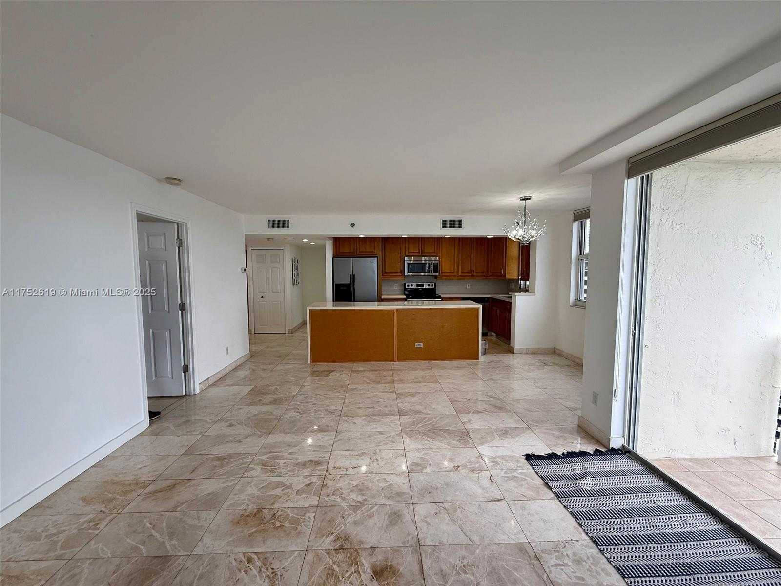 Small Image of 770 CLAUGHTON ISLAND DR #PH-15, Miami Number 7