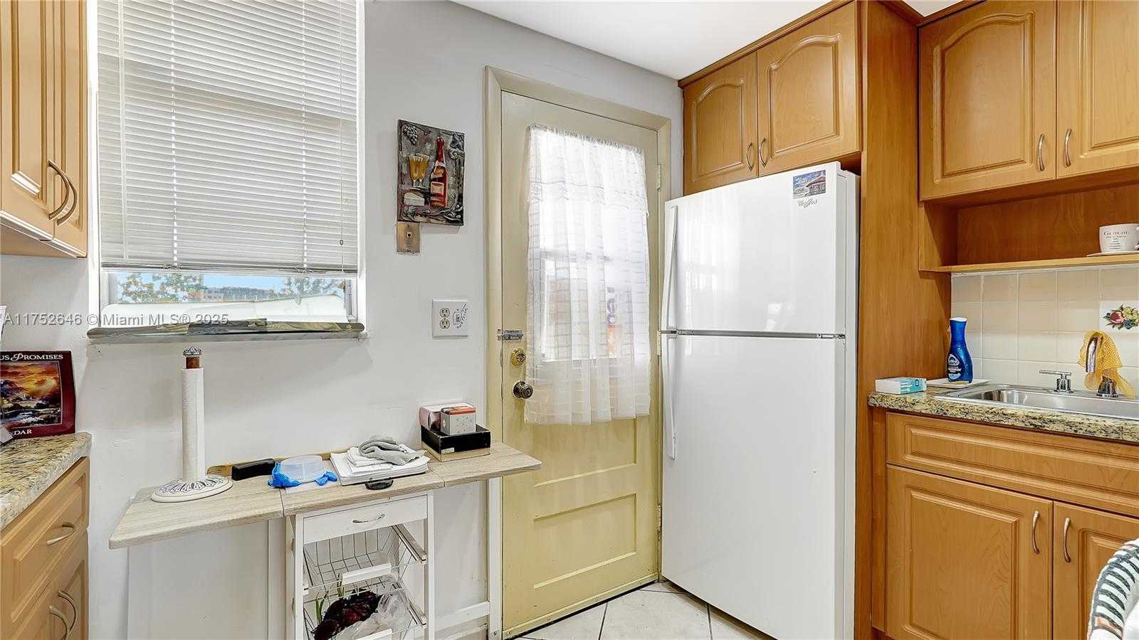 Small Image of 2905 POINT EAST DR #L208, Aventura Number 17