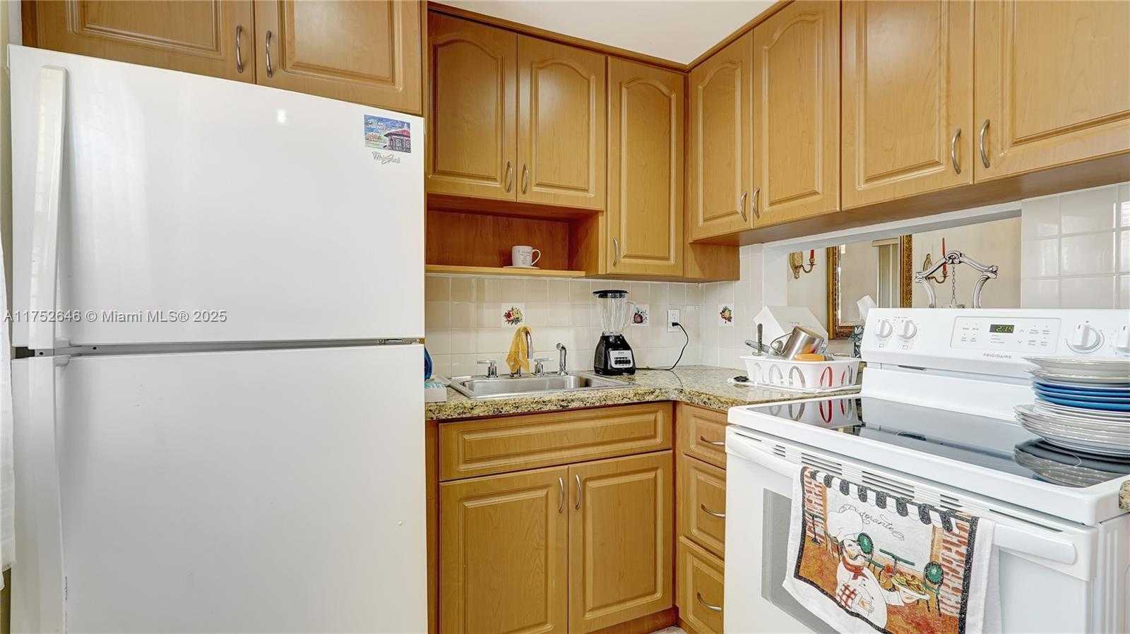 Small Image of 2905 POINT EAST DR #L208, Aventura Number 18