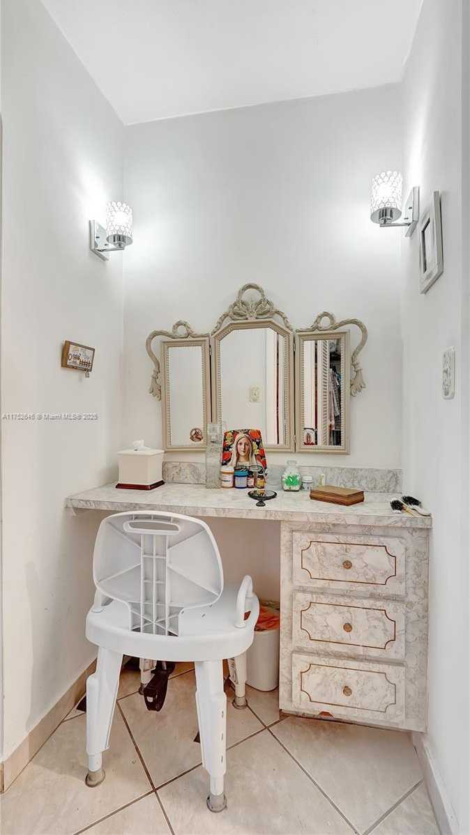 Small Image of 2905 POINT EAST DR #L208, Aventura Number 33