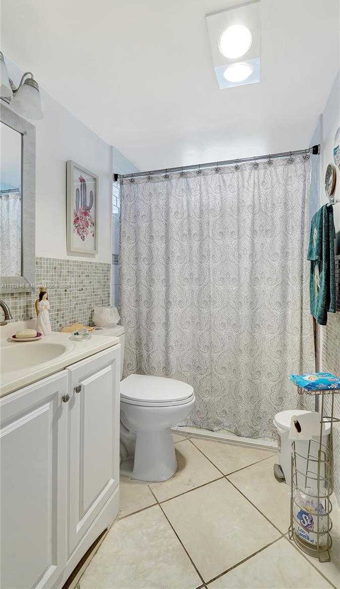 Small Image of 2905 POINT EAST DR #L208, Aventura Number 37