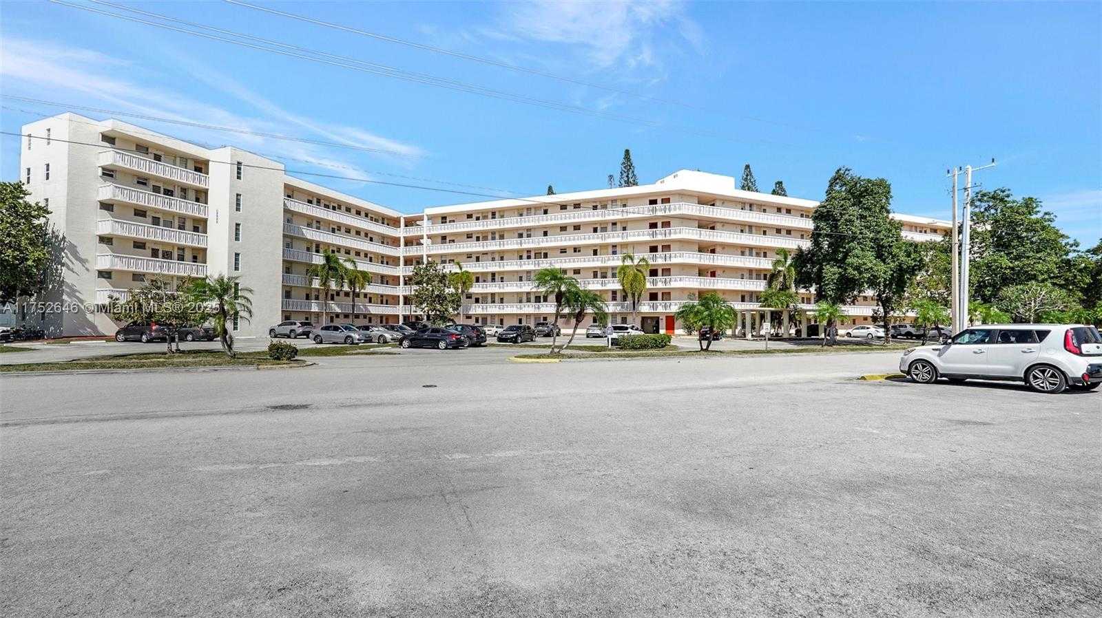 Small Image of 2905 POINT EAST DR #L208, Aventura Number 42