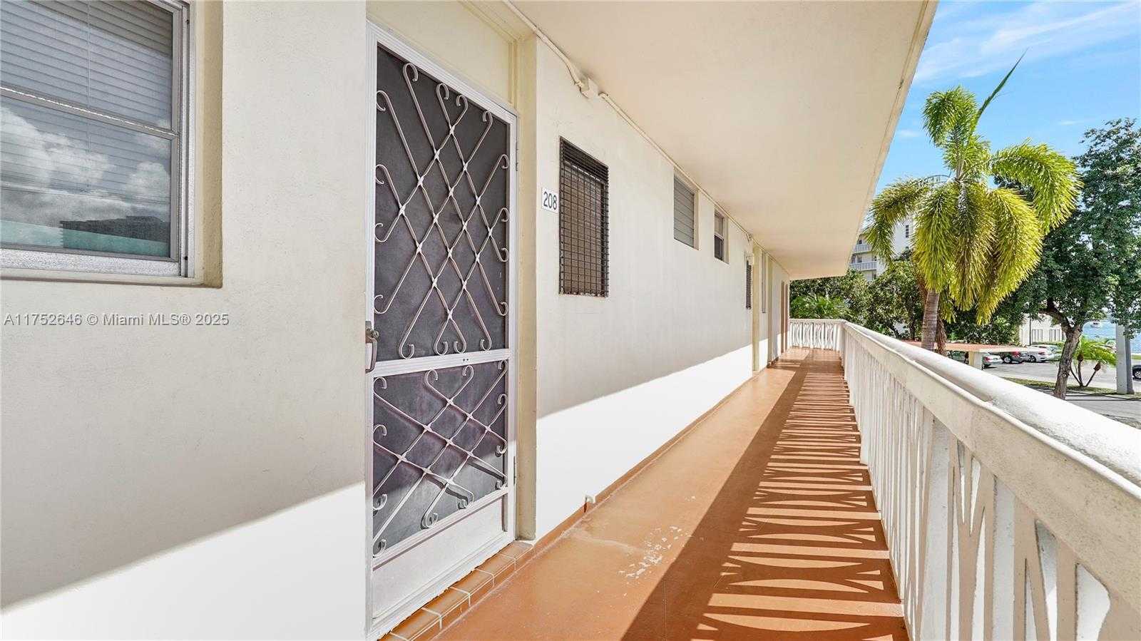 Small Image of 2905 POINT EAST DR #L208, Aventura Number 6