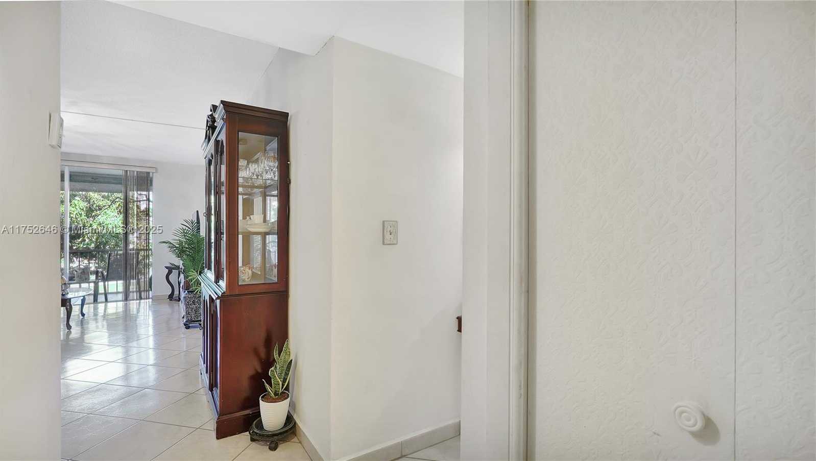 Small Image of 2905 POINT EAST DR #L208, Aventura Number 8