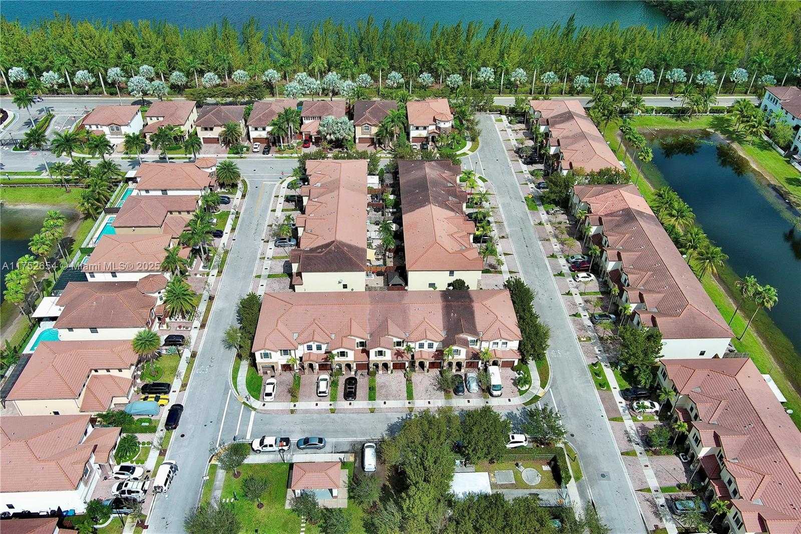 Small Image of 9831 NORTH WEST 88TH TER, Doral Number 14