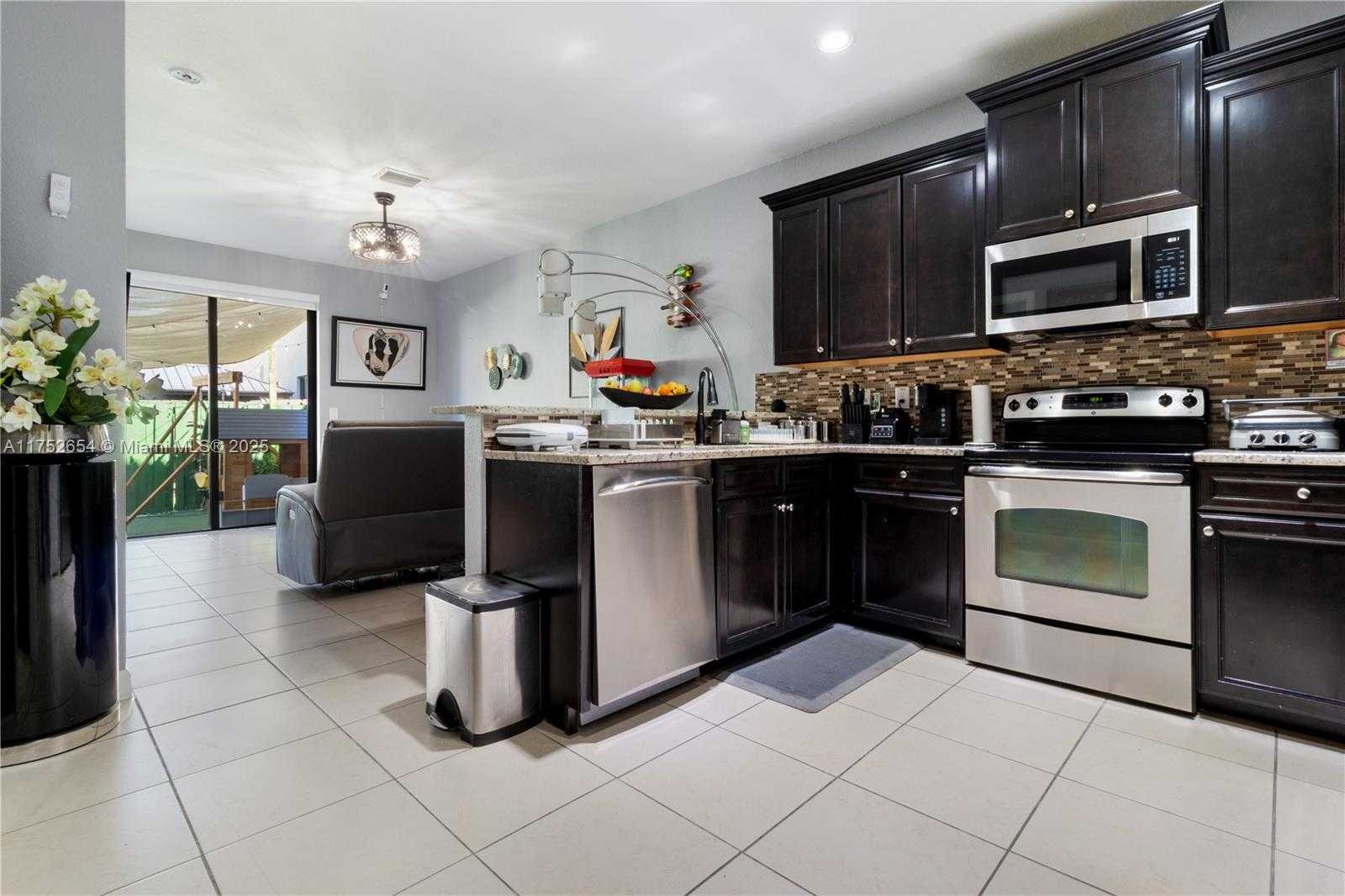 Small Image of 9831 NORTH WEST 88TH TER, Doral Number 5