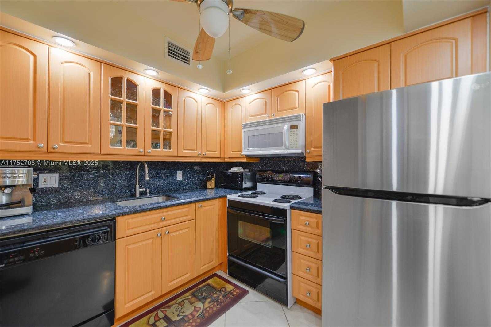 Small Image of 1980 SOUTH OCEAN DR #6G, Hallandale Beach Number 11