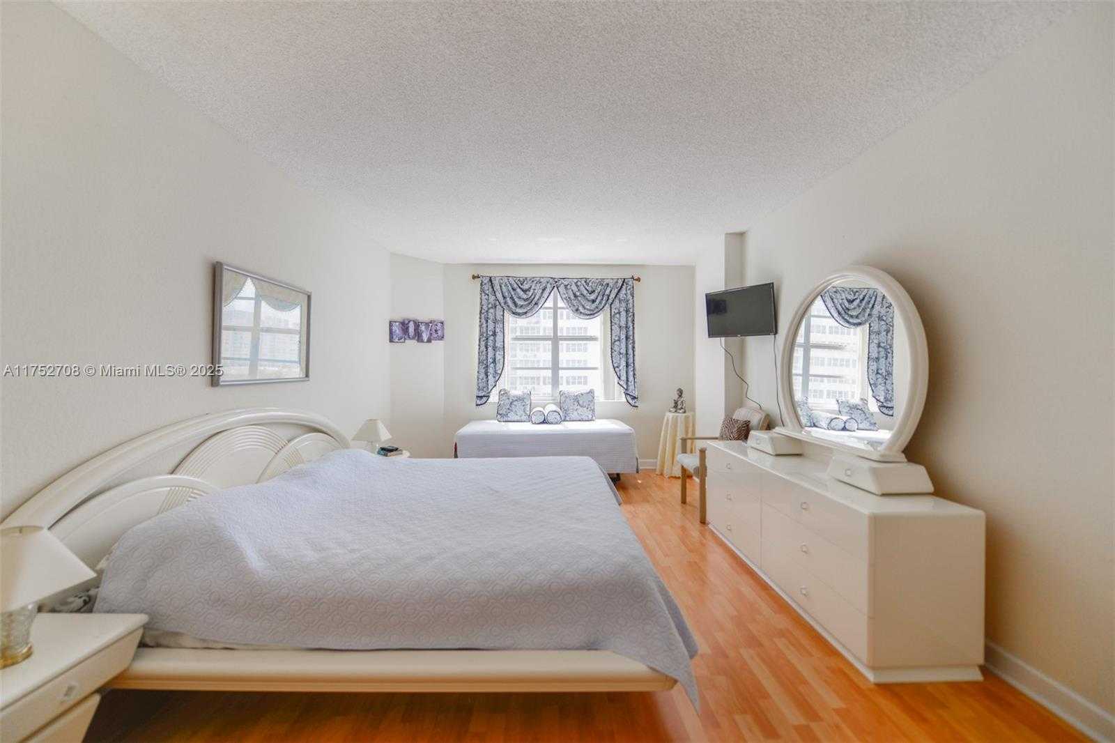 Small Image of 1980 SOUTH OCEAN DR #6G, Hallandale Beach Number 14