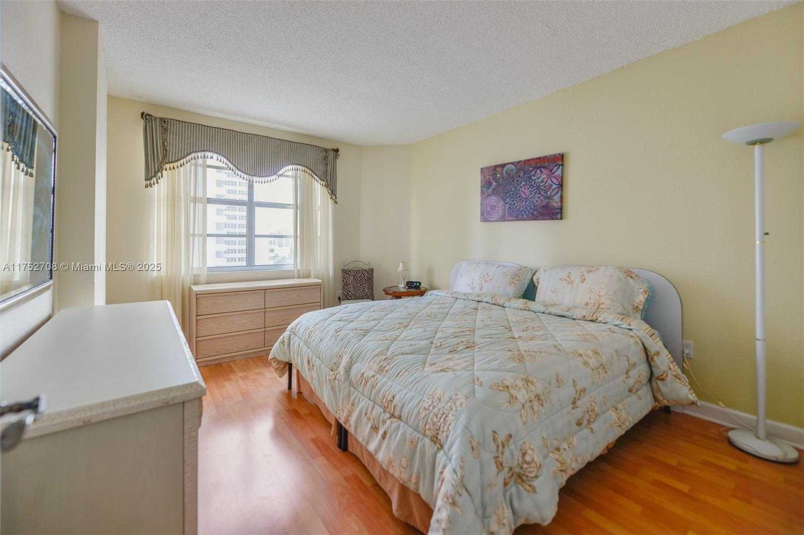 Small Image of 1980 SOUTH OCEAN DR #6G, Hallandale Beach Number 18