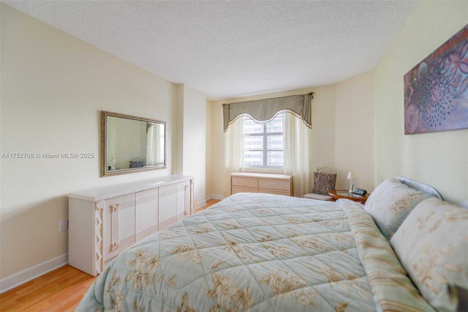 Small Image of 1980 SOUTH OCEAN DR #6G, Hallandale Beach Number 19
