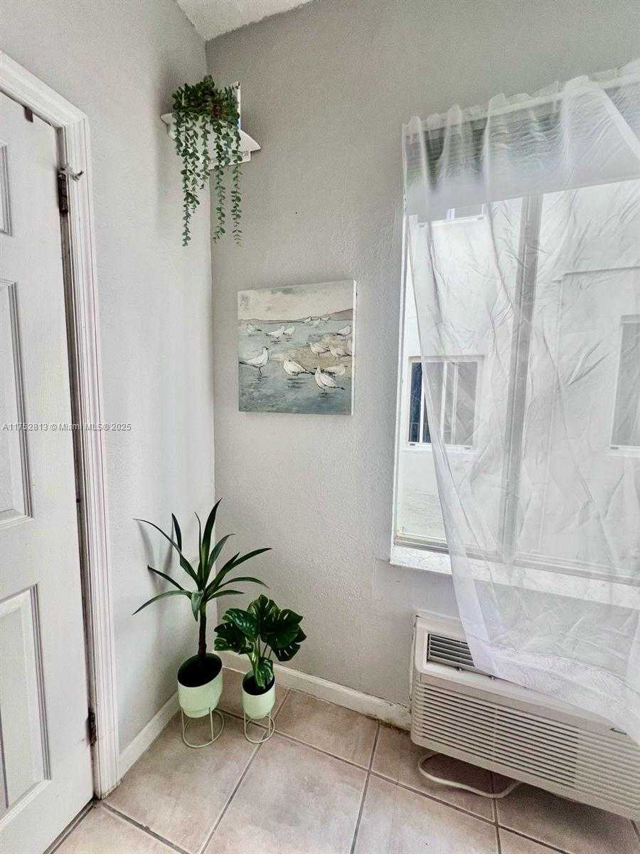 Small Image of 3700 COLLINS AVE #S-202, Miami Beach Number 11