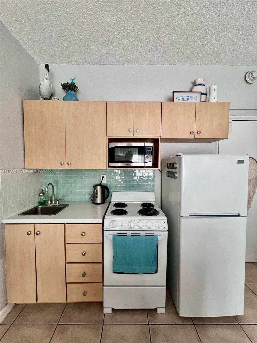Small Image of 3700 COLLINS AVE #S-202, Miami Beach Number 3