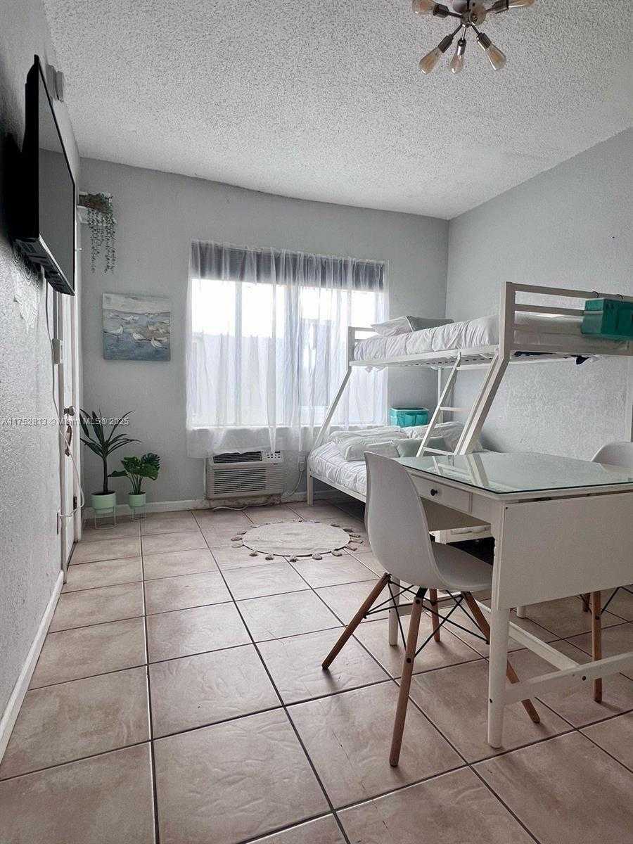 Small Image of 3700 COLLINS AVE #S-202, Miami Beach Number 4